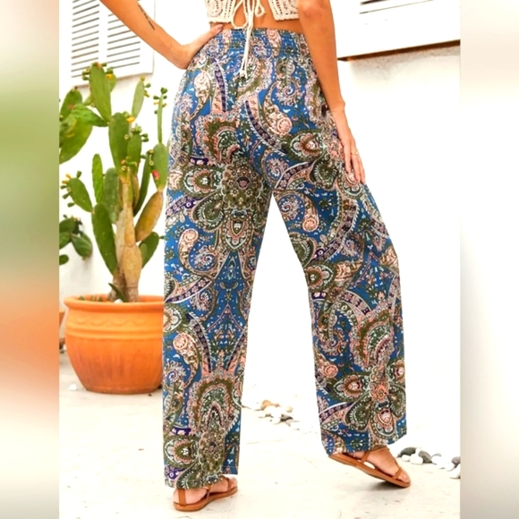 Wide Leg, High Waist, paisley pull on pant, smocked elasticized waist. L 12 -14 - Picture 3 of 4